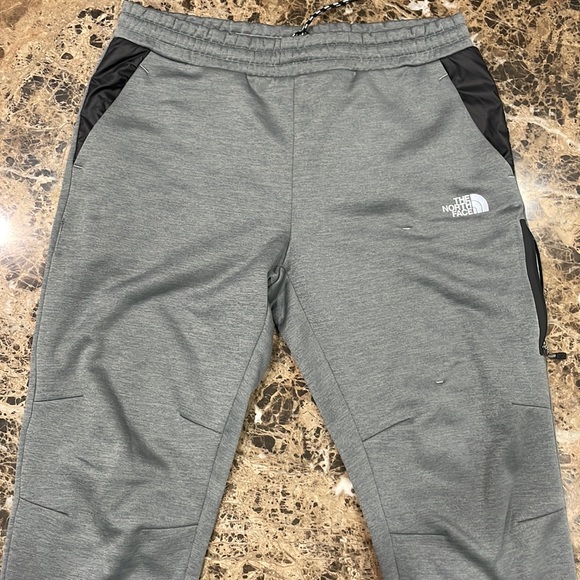 North Face Men’s Sweat suit - Picture 6 of 7